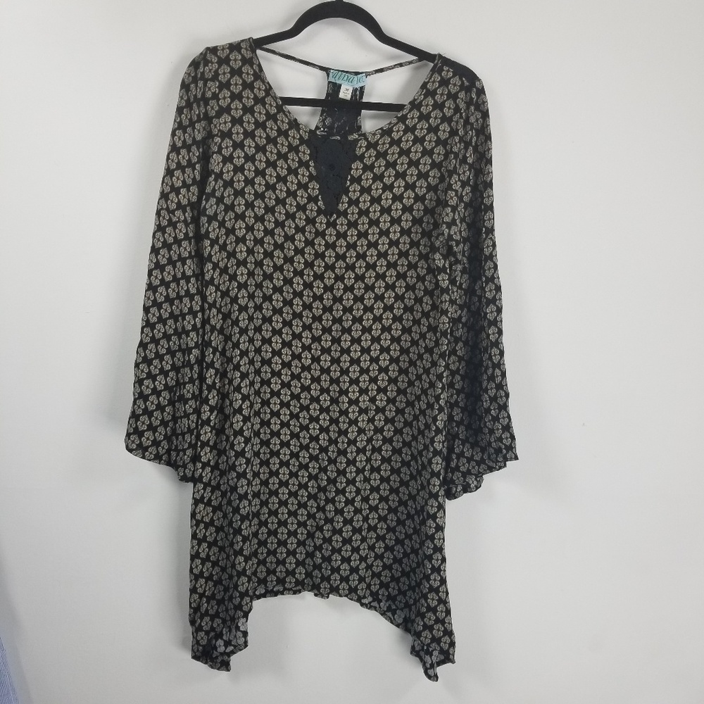 Dina Be longsleeve tunic M geometric racerback